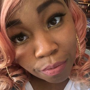 Meet your Posher, Samyra